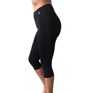 Capri workout legging/ booty enhancing!! 🍑